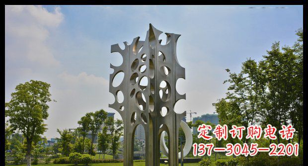 福建定制化大型不锈钢松树雕塑