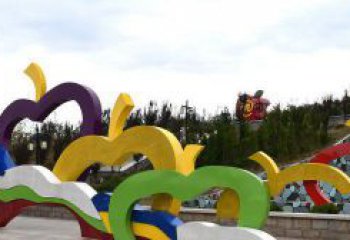 福建广场艺术：不锈钢抽象彩色苹果雕塑