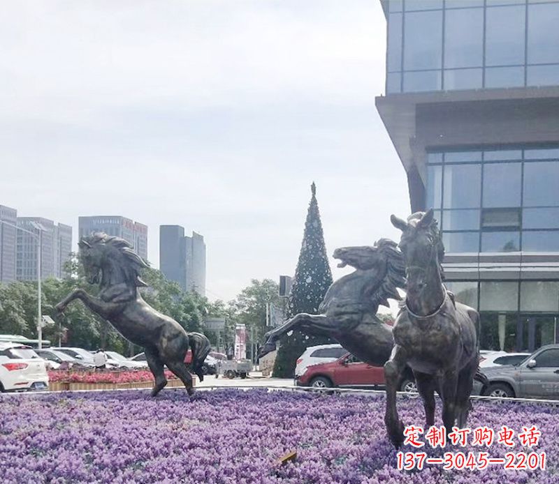 福建广场动物奔跑的马铜雕