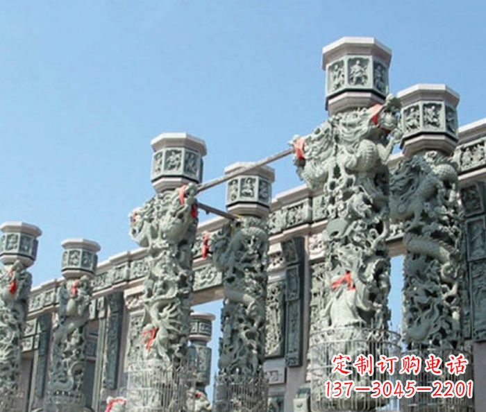 福建青石龙柱雕塑,装点热闹的广场景观