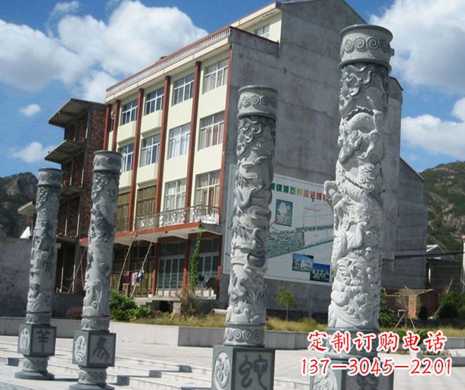 福建以龙柱为原型的十二生肖石雕