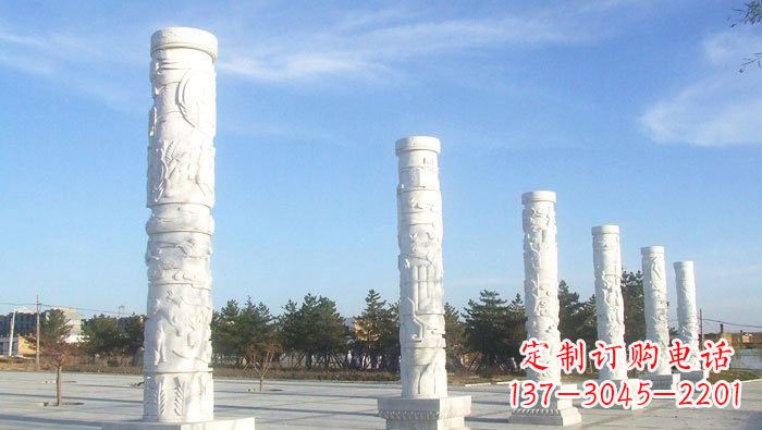 福建中国传统石雕：广场龙柱雕