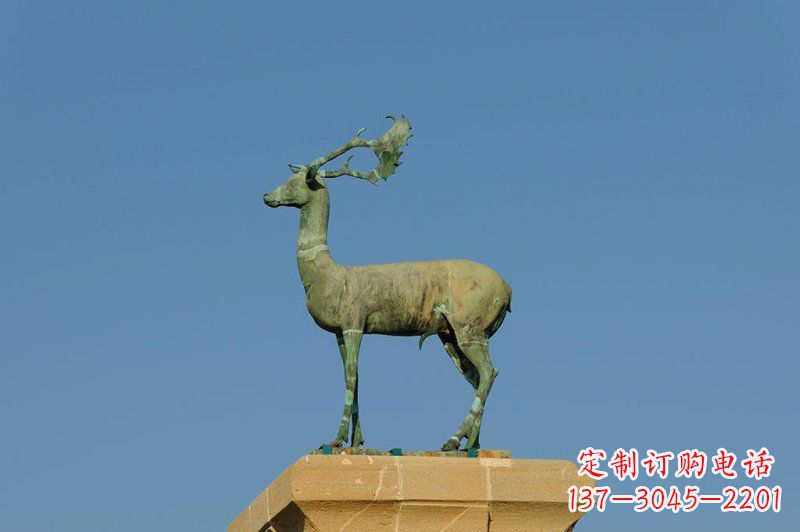 福建中领雕塑鹿雕塑生动逼真