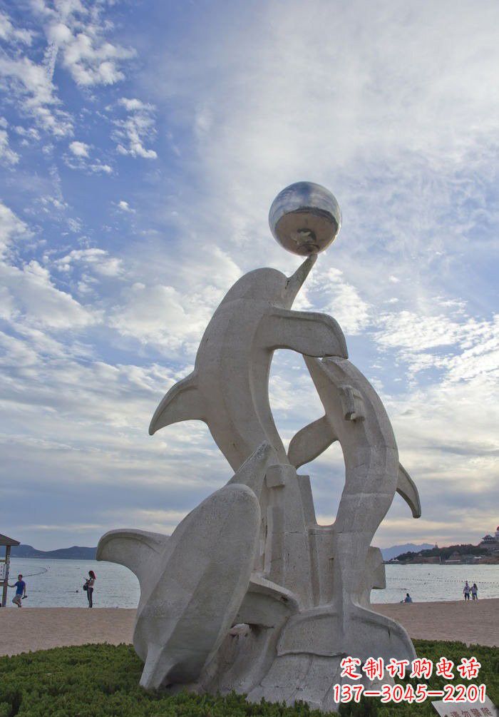 福建精细雕刻的海豚顶球海边动物石雕