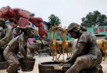 福建注重传统的母爱——广场铜雕母亲洗衣服小品雕塑