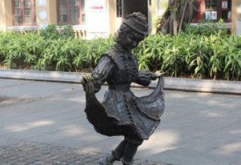 福建中领雕塑推出的爱舞的小少女铜雕，以少女跳…