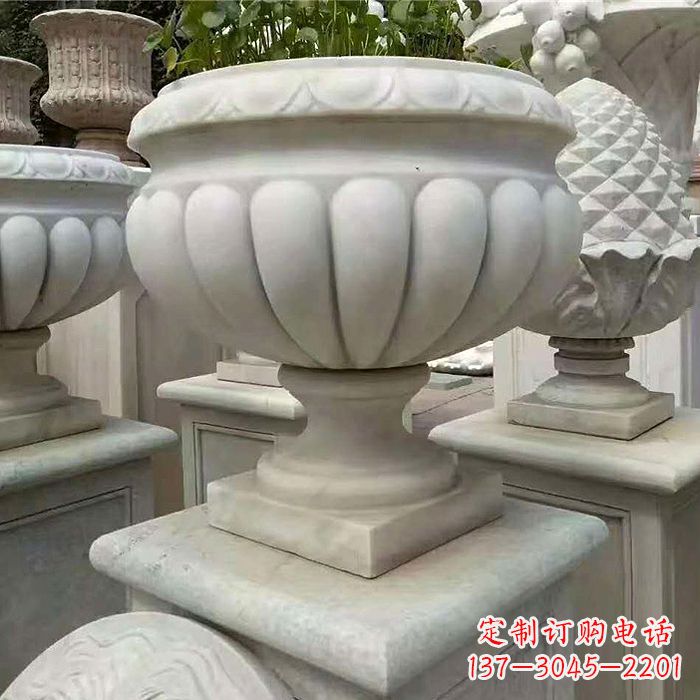 福建优雅的汉白玉花盆雕塑