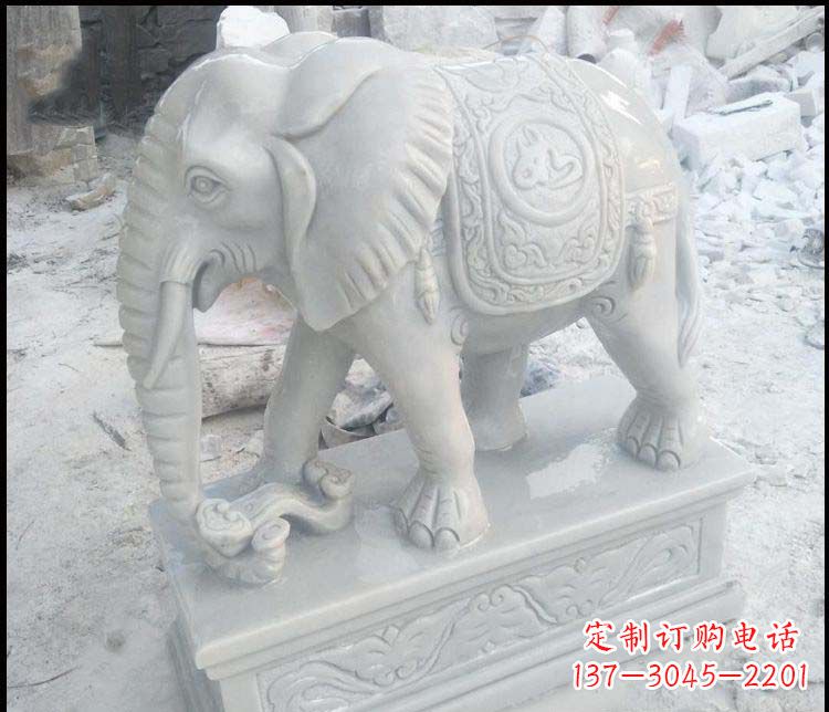 福建汉白玉吉祥鼻卷如意的大象石雕