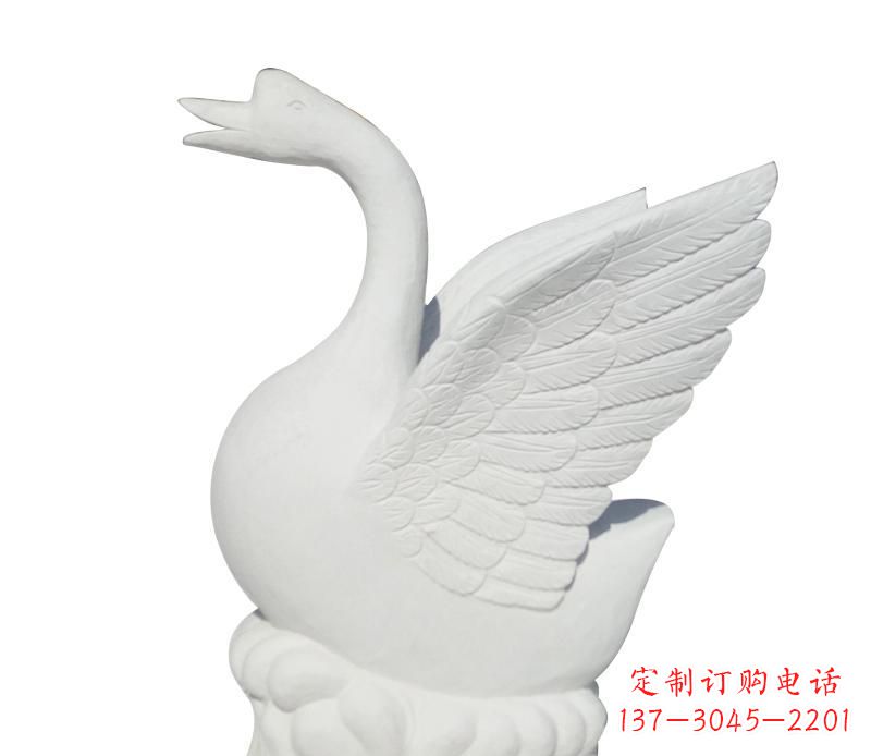 福建汉白玉雕刻的精美天鹅雕塑