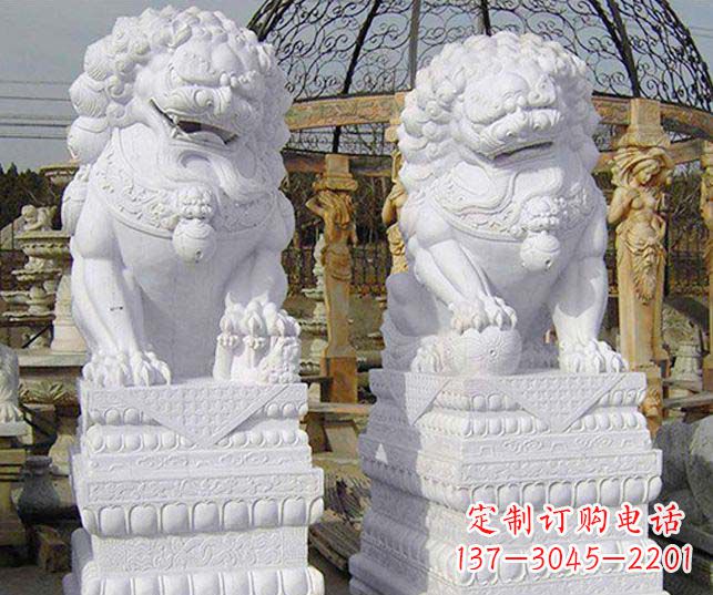 福建历久弥新的狮子石雕