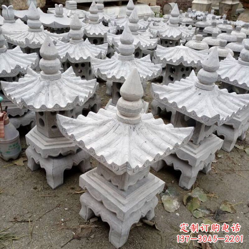 福建汉白玉灯笼雕塑是由中领雕塑定制的一种华丽…