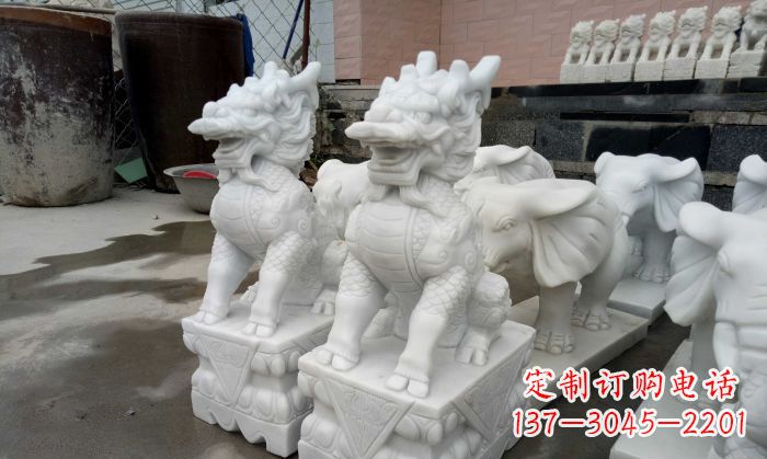 福建汉白玉麒麟雕塑:门口镇宅石雕之美