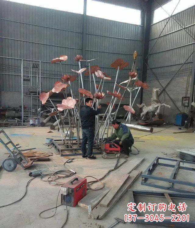 福建荷花荷叶铜雕,营造梦幻氛围