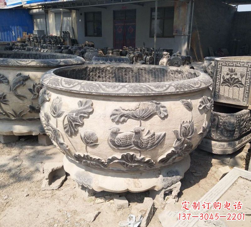 福建传统艺术、高雅精致，荷花鸳鸯石水缸精美雕塑