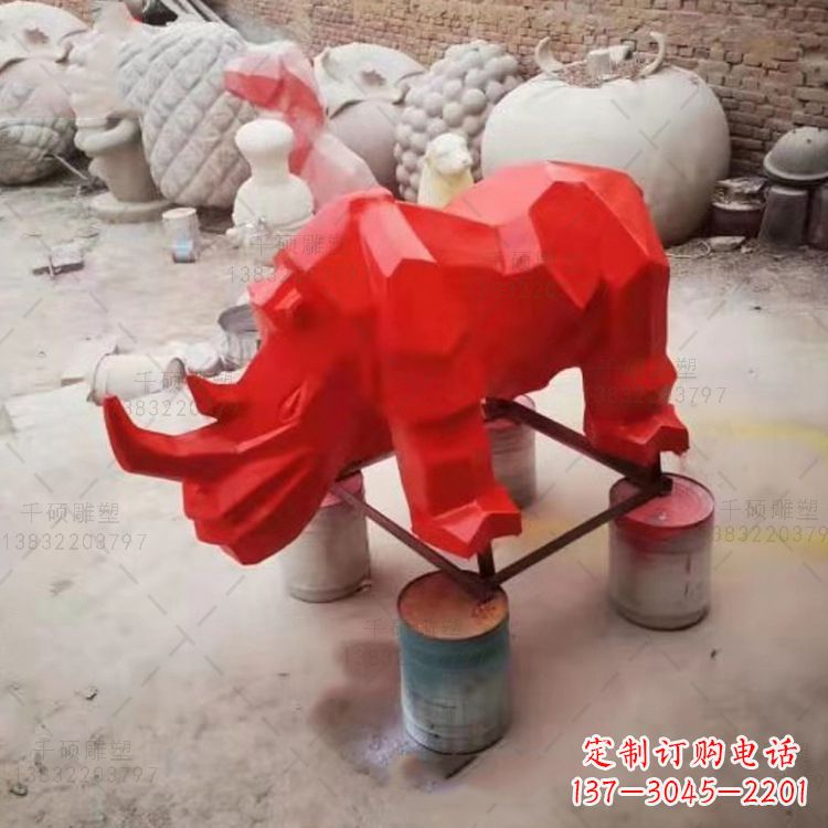 福建红色几何切面抽象犀牛雕塑