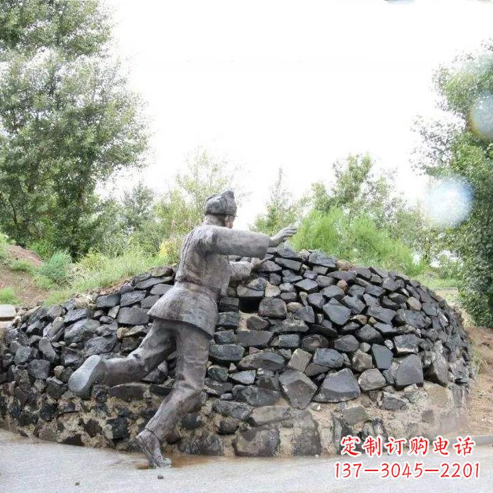 福建精致而质朴的黄继光仿铜情景雕塑