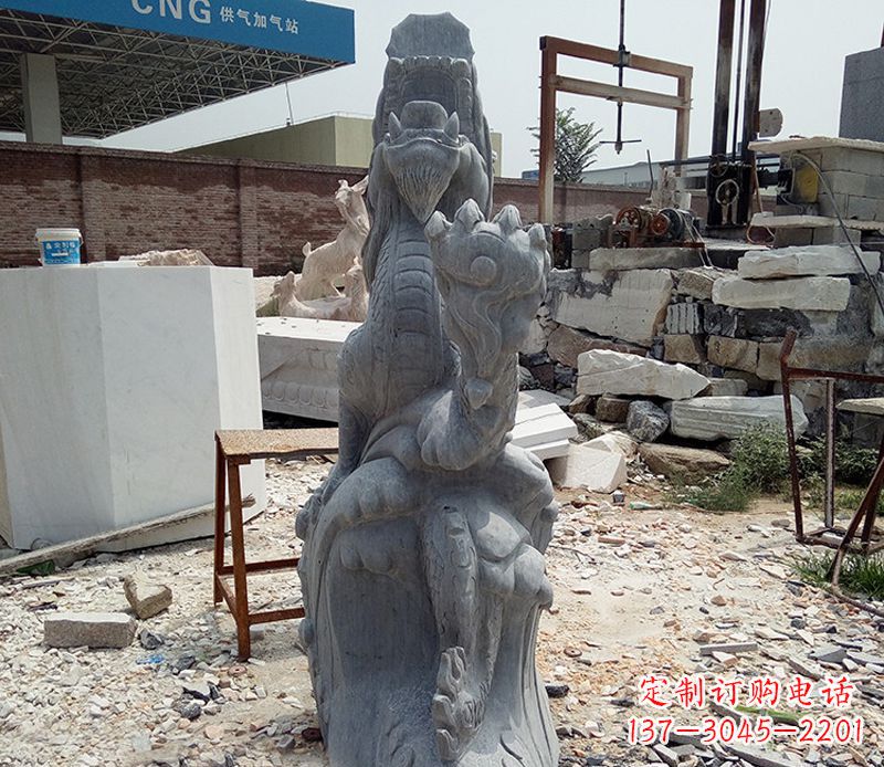 福建神奇精美的蛟龙出海雕塑
