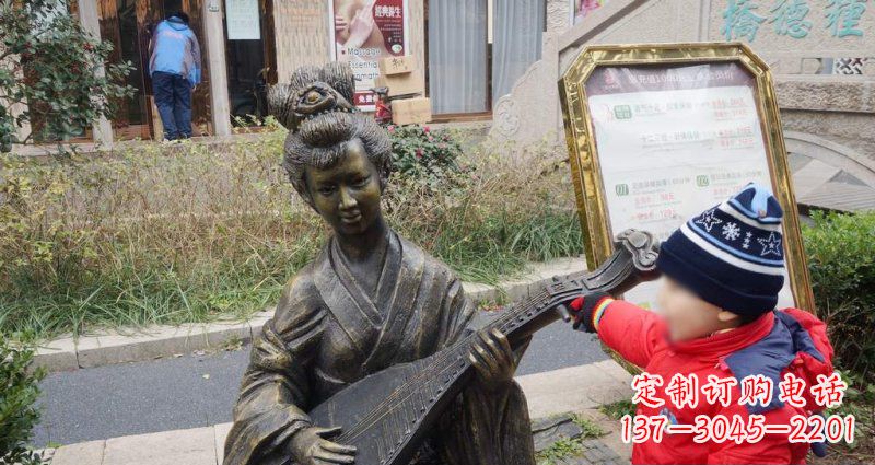 福建街边弹琵琶的古代美女人物景观铜雕