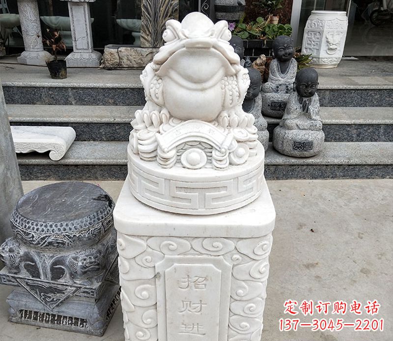 福建金蟾立柱石动物雕塑