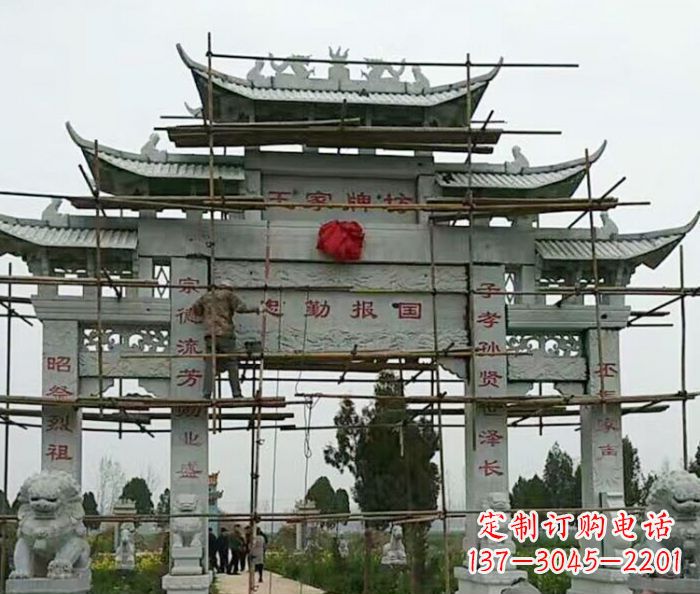福建传承古艺三门牌坊石雕