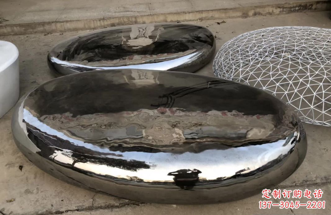 福建享受艺术的魅力,请选择中领雕塑的镜面不锈钢鹅卵石雕塑