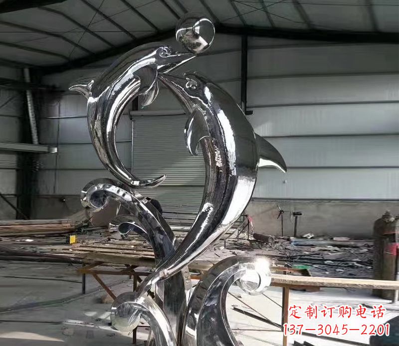 福建镜面不锈钢海豚顶球雕塑1