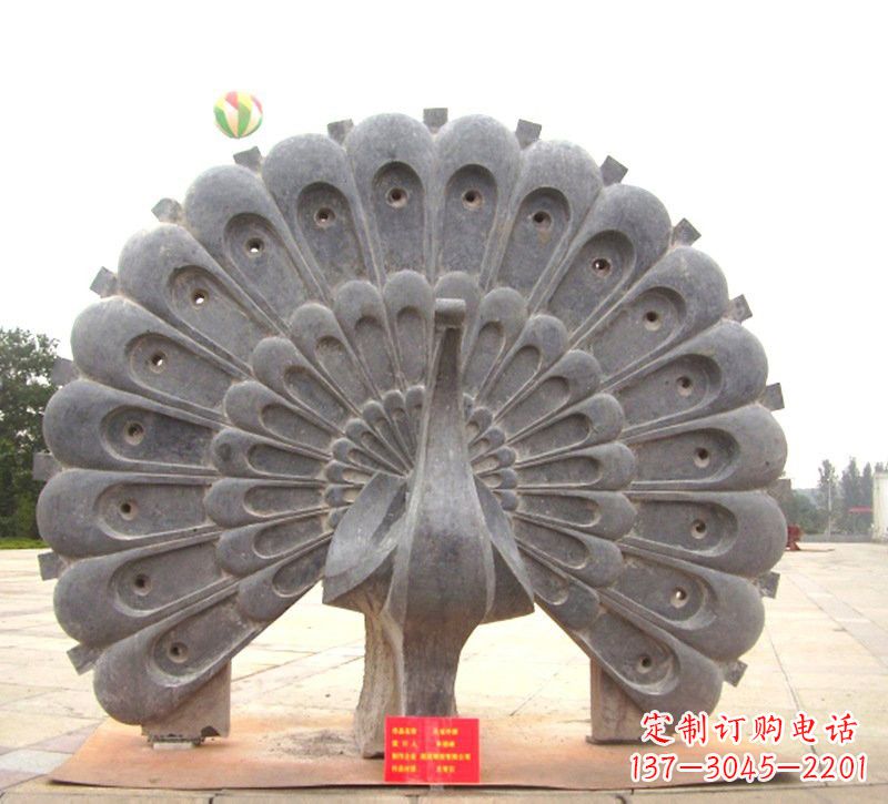 福建精美绝伦的碧玉孔雀雕塑