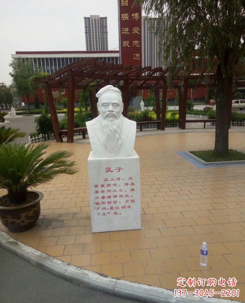 福建赞美圣贤——孔子石雕塑