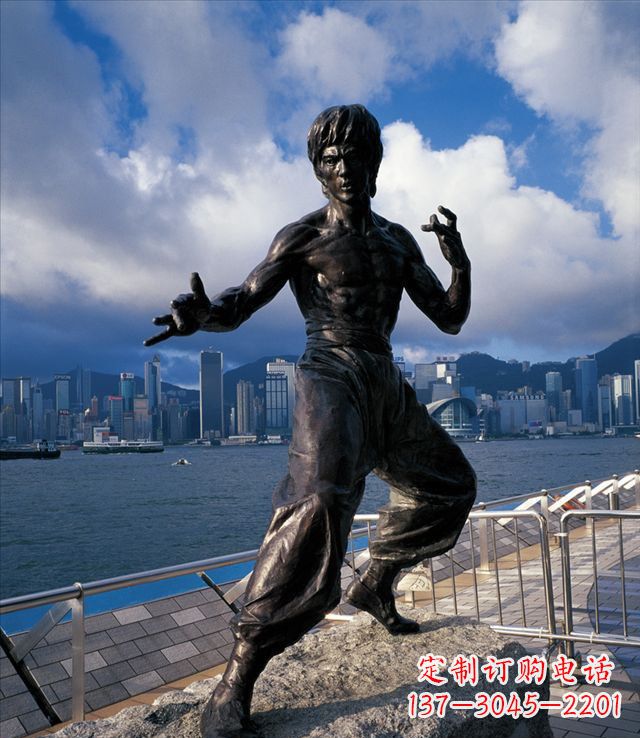 福建标题:李小龙铜雕,让传奇永存