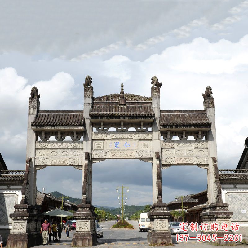 福建精致古典风格的牌楼雕塑