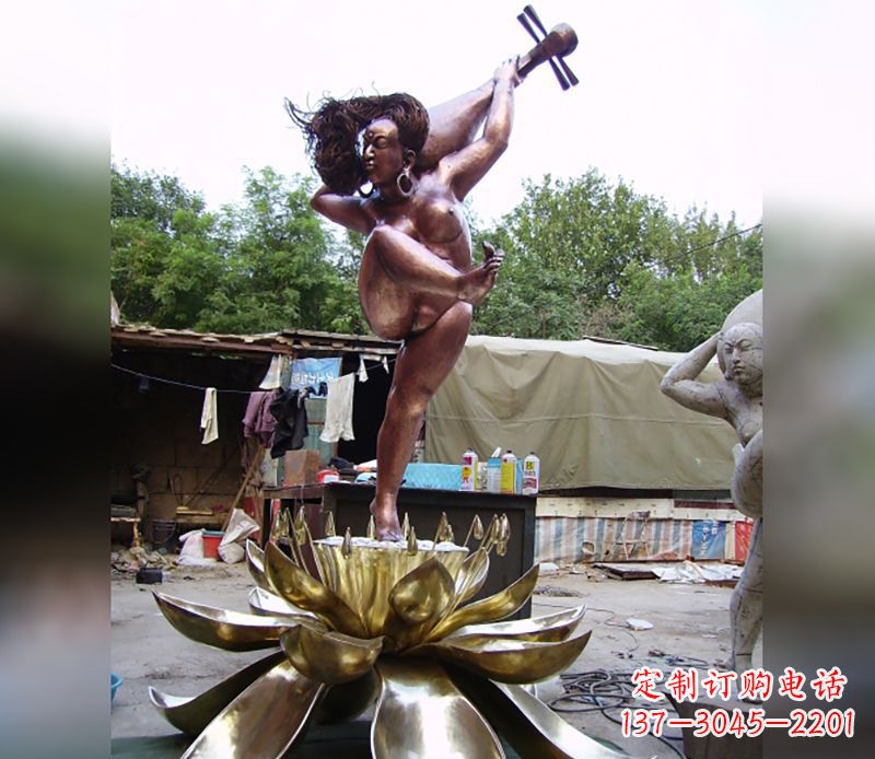 福建如神般的精美莲花铜雕塑