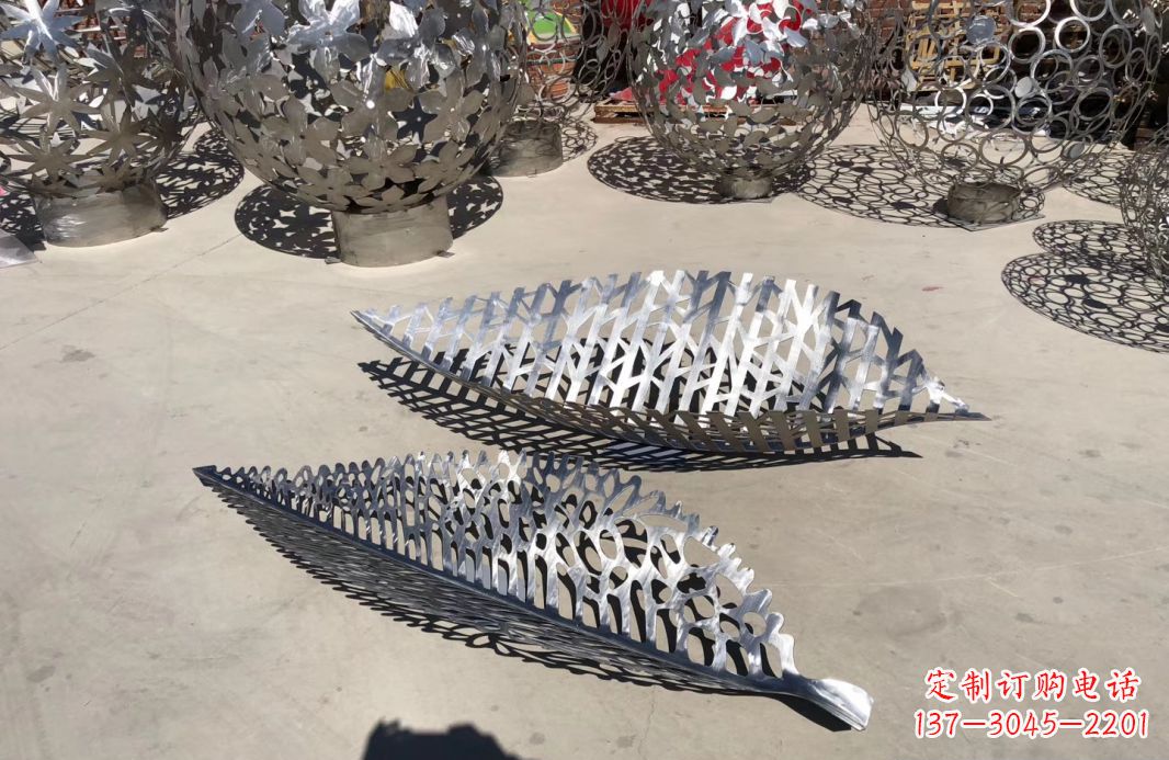 福建中领雕塑-树叶镂空景观雕塑