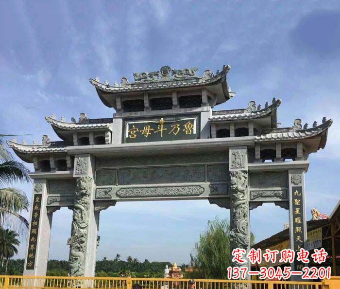 福建独具特色的石雕牌坊雕塑