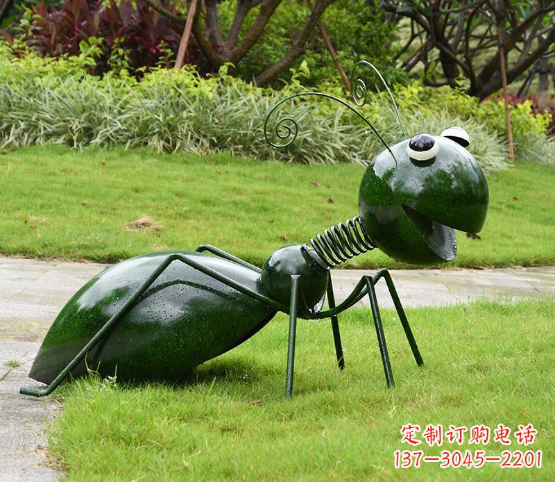 福建绿色落尾蚂蚁不锈钢摆件雕塑:精致的小动物艺术作品