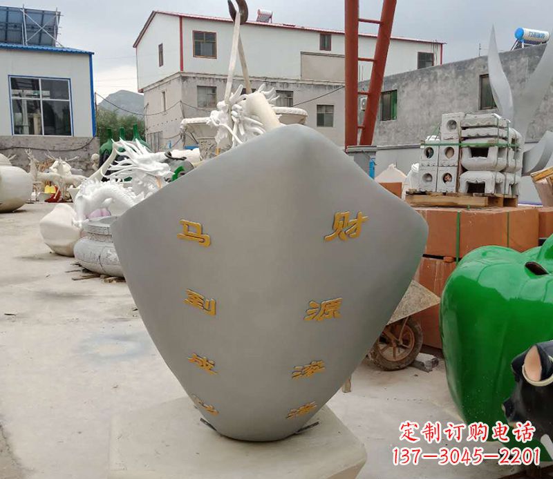 福建精美元宝雕塑,马到成功!