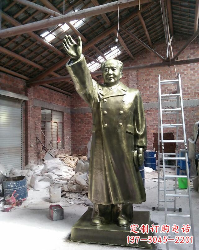 福建缅怀先烈,毛主席挥手铜雕