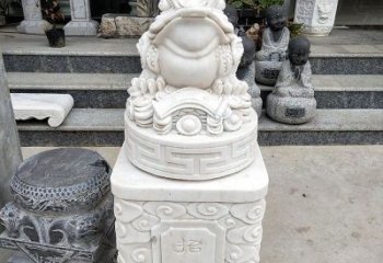 福建金蟾立柱石动物雕塑