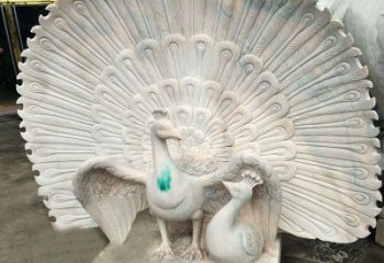 福建汉白玉孔雀雕塑，传统工艺精致塑造