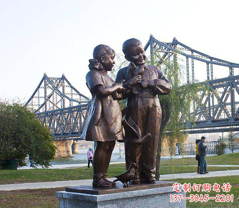 福建小男孩与小女孩手持鸽子铜雕