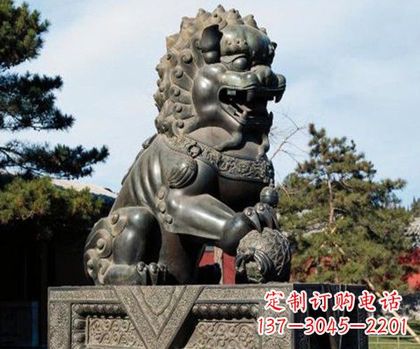 福建完美融合中西文化的铜狮子雕塑