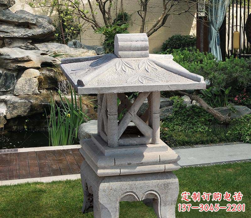 福建青石草坪照明灯——装点环境的美丽石灯雕塑