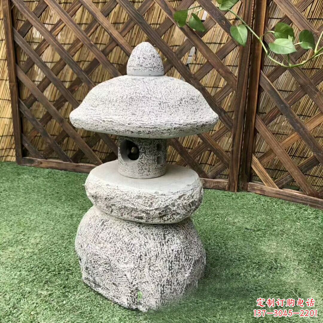 福建青石仿古灯笼雕塑,实现仿古风格的彰显