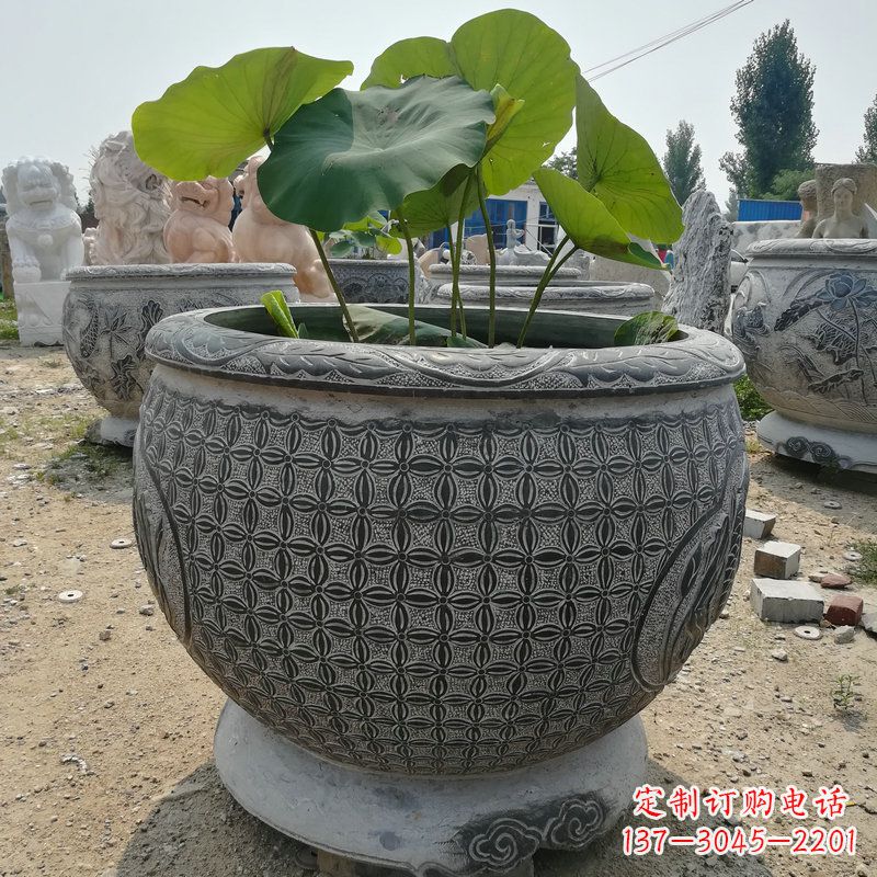 福建荷花鱼石雕塑,精美雕塑展现浪漫情怀