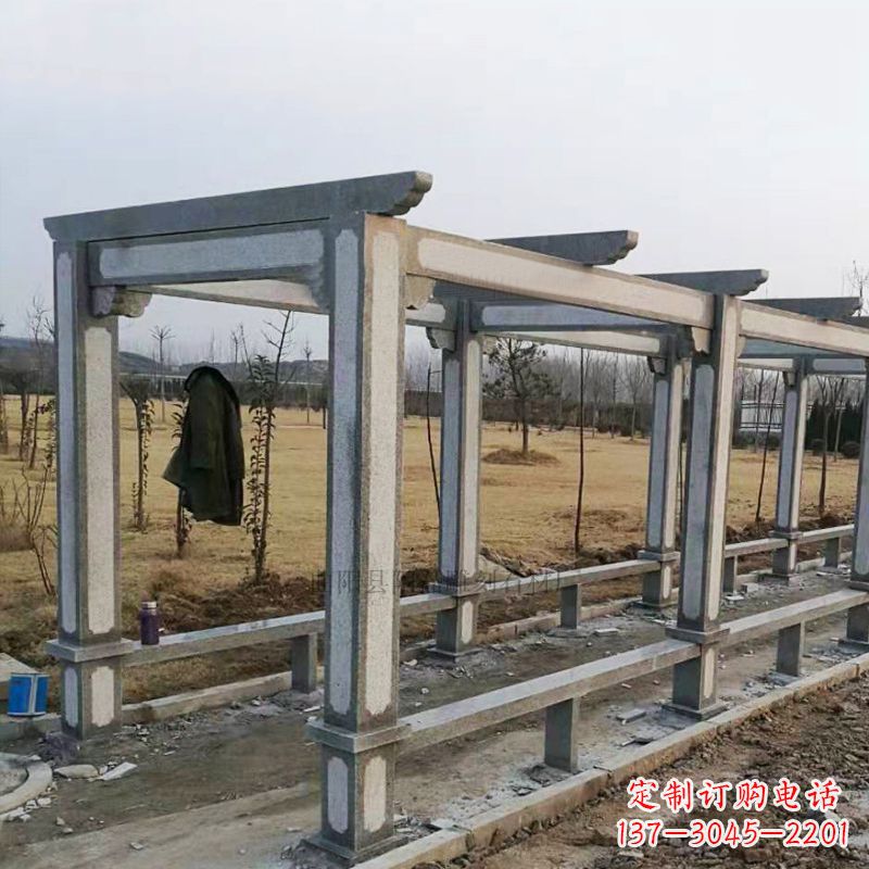 福建青石花架雕塑是由技艺精湛的艺术家设计并制…