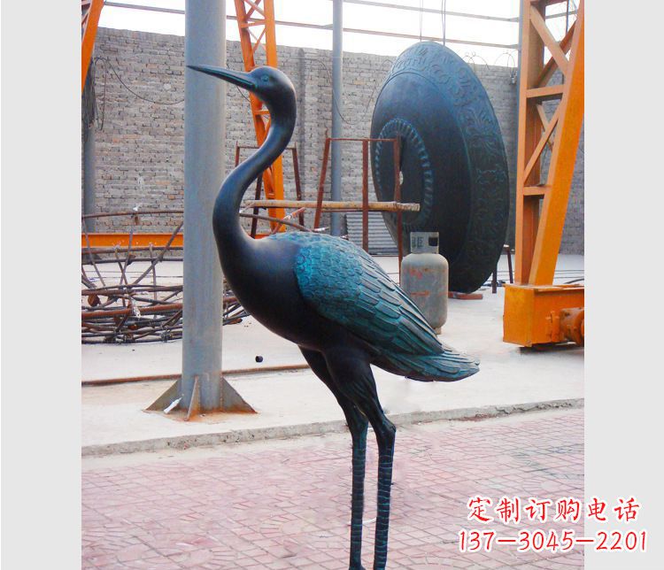 福建青铜仙鹤雕塑:展现古典和谐之美