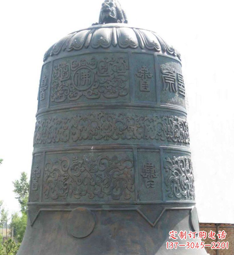 福建传统唢呐青铜钟雕塑,传递节日的祝福