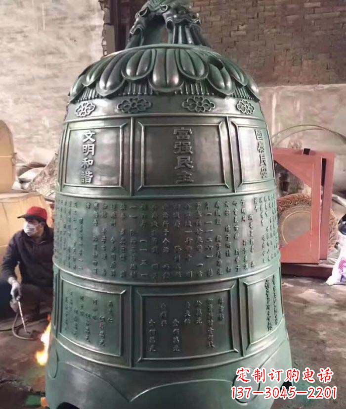 福建青铜钟雕塑