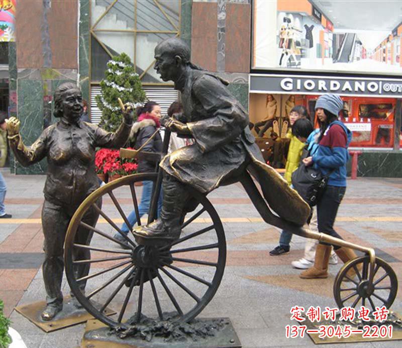 福建清朝人物骑自行车铜雕
