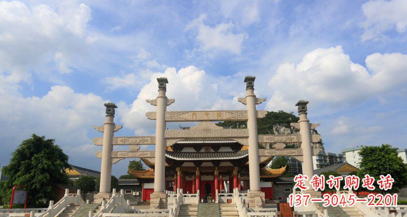 福建三门牌坊雕塑,精美简易的石头艺术