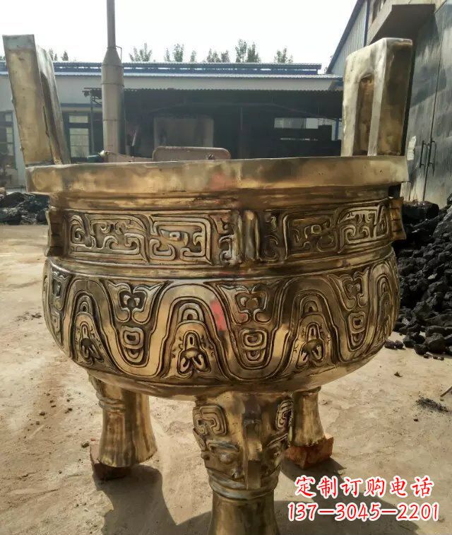 福建追求完美的三足香炉